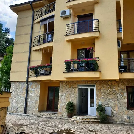 Crown Apartment